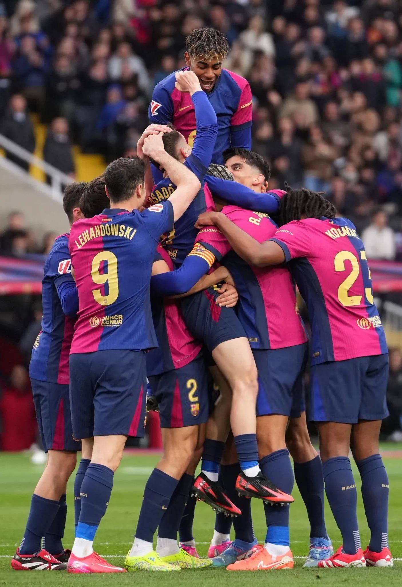 曼联战胜对手,晋级欧冠淘汰赛之路 曼联战胜对手,晋级欧冠淘汰赛之路