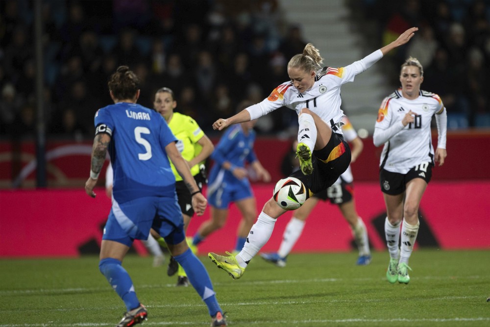 法国女足队在友谊赛中击败德国队 法国女足队在友谊赛中击败德国队
