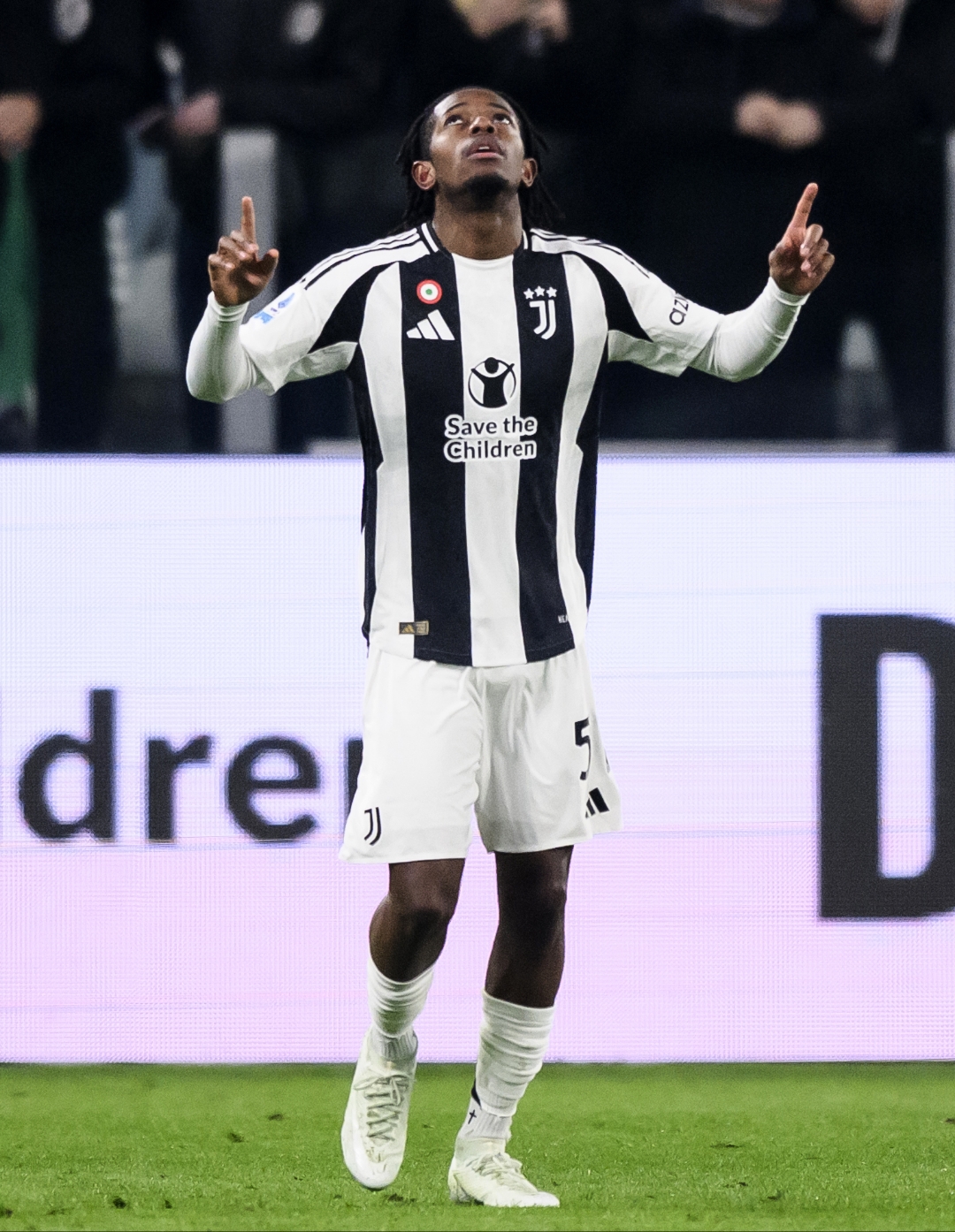 爱游戏登录入口-尤文图斯中场发挥出色，为球队稳住局势