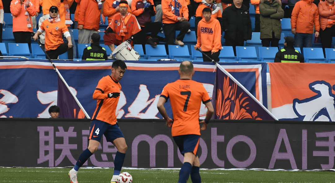 爱游戏网页版-中超弱旅突围成功，赛季表现抢眼的简单介绍