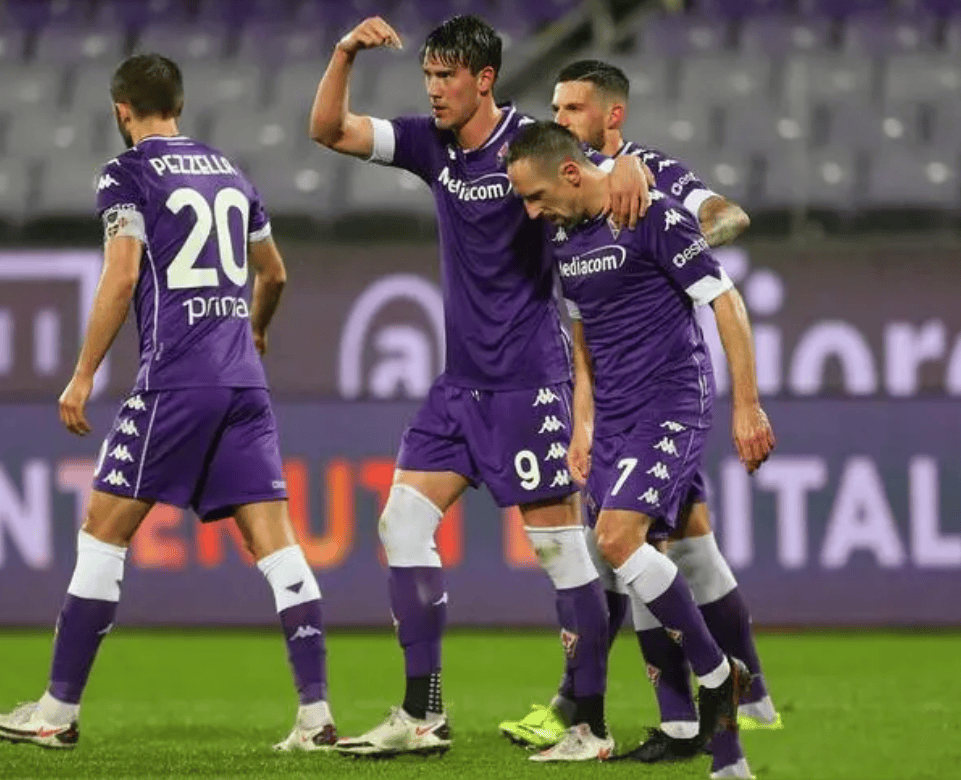 包含佛罗伦萨-战胜都灵，取得关键胜利的词条