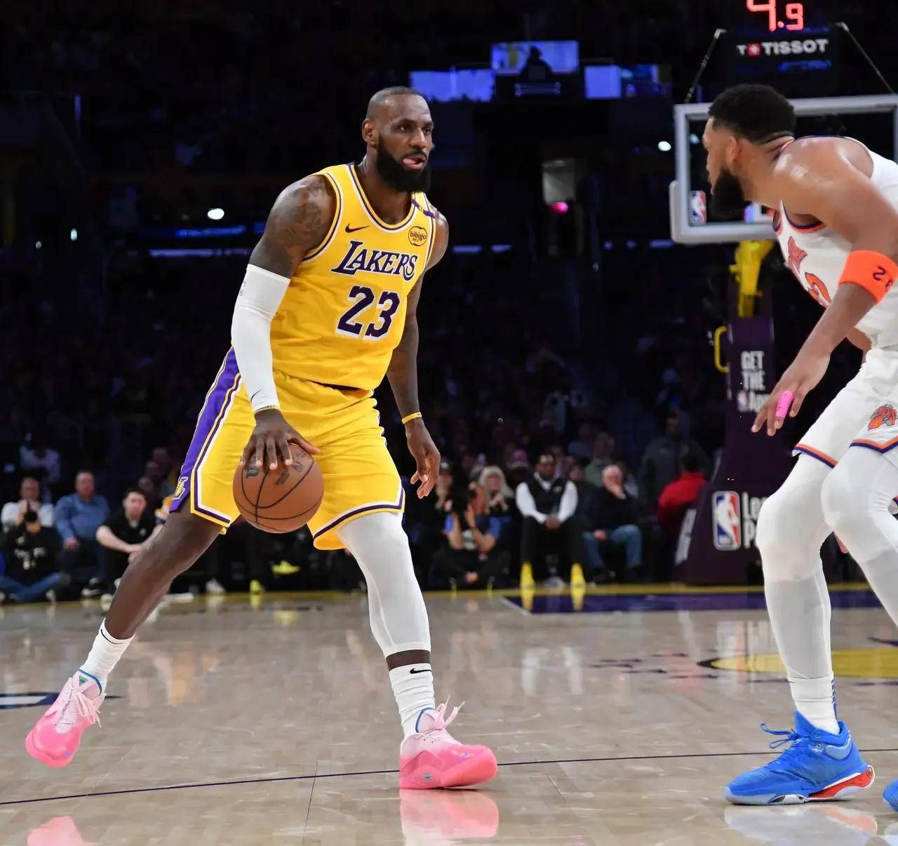 包含勇士队大胜湖人,继续保持不败纪录的词条 包含勇士队大胜湖人,继续保持不败纪录的词条