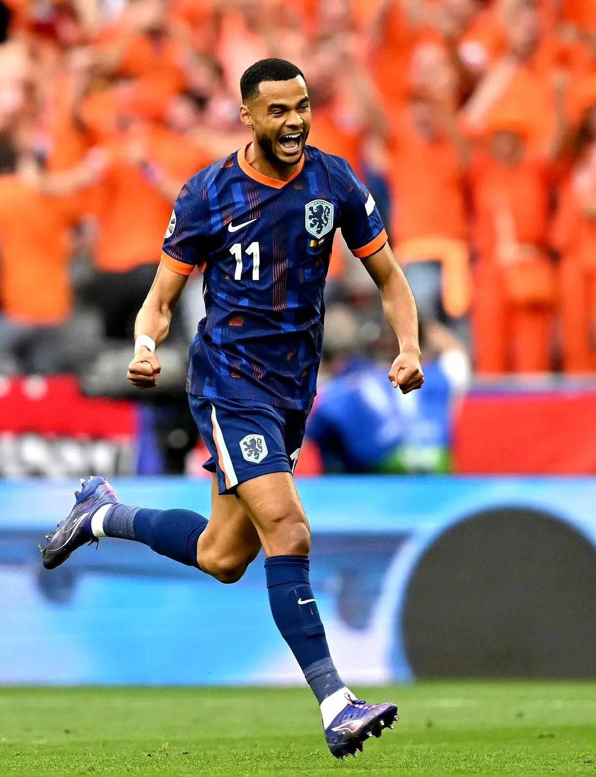 爱游戏体育官网-荷兰小组赛第一，斩获四连胜晋级淘汰赛