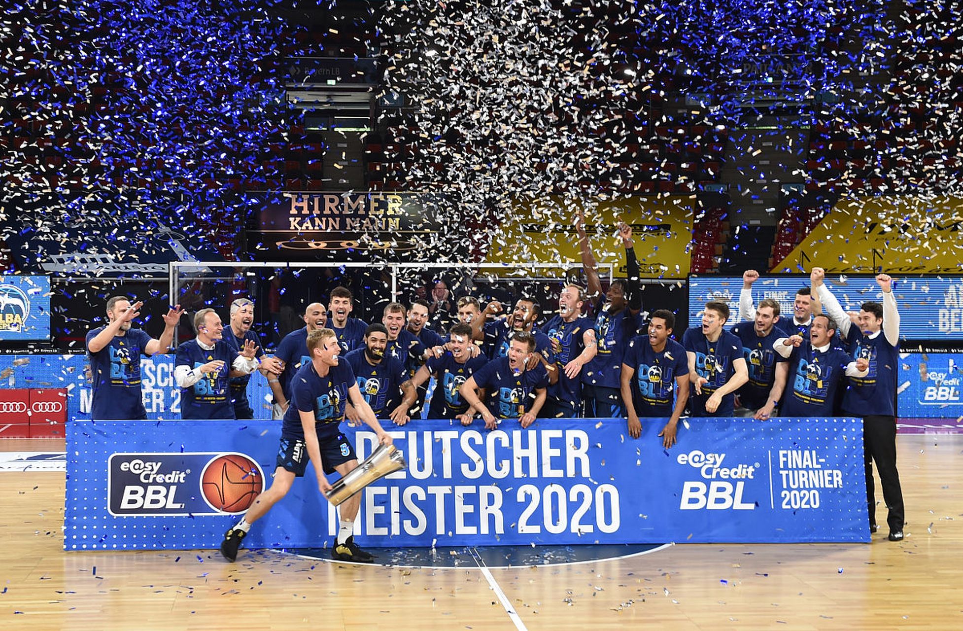 超级对决即将展开,现场火爆 超级对决即将展开,现场火爆