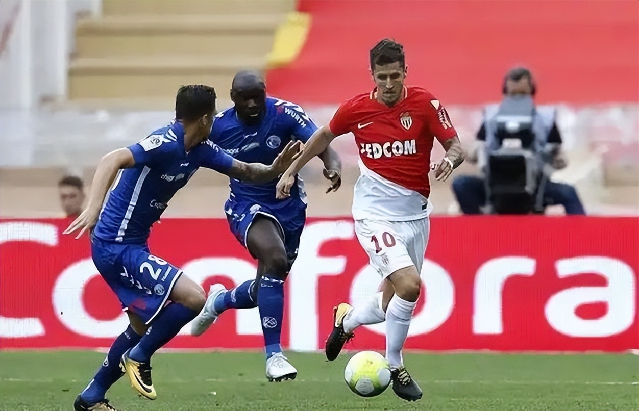 包含博洛尼亚客场胜出，连胜势头不减的词条