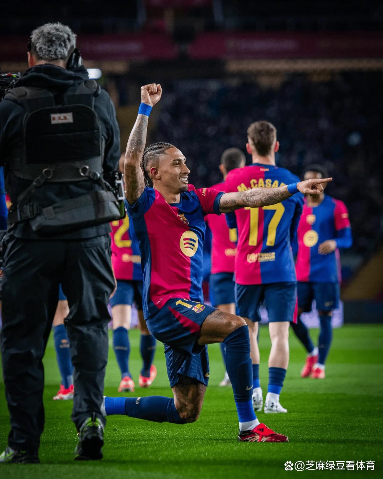 包含瓦伦西亚逆转战胜强敌，成功保级的词条