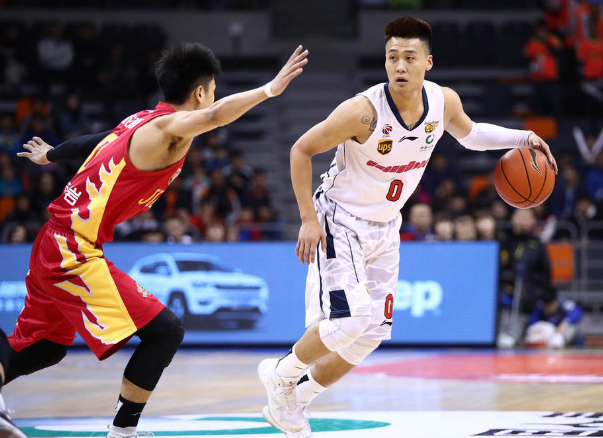 冠军殊荣在比赛中悬念重重，精彩迭出的简单介绍