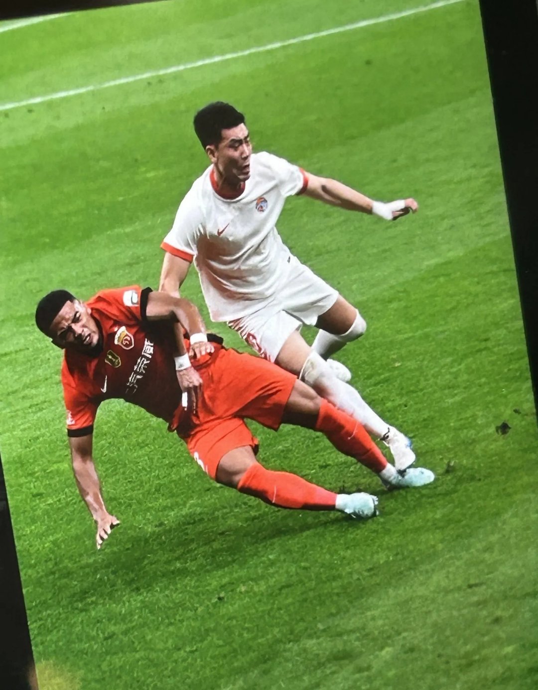 爱游戏官网-青岛黄海客场不敌对手，遭遇连败的简单介绍