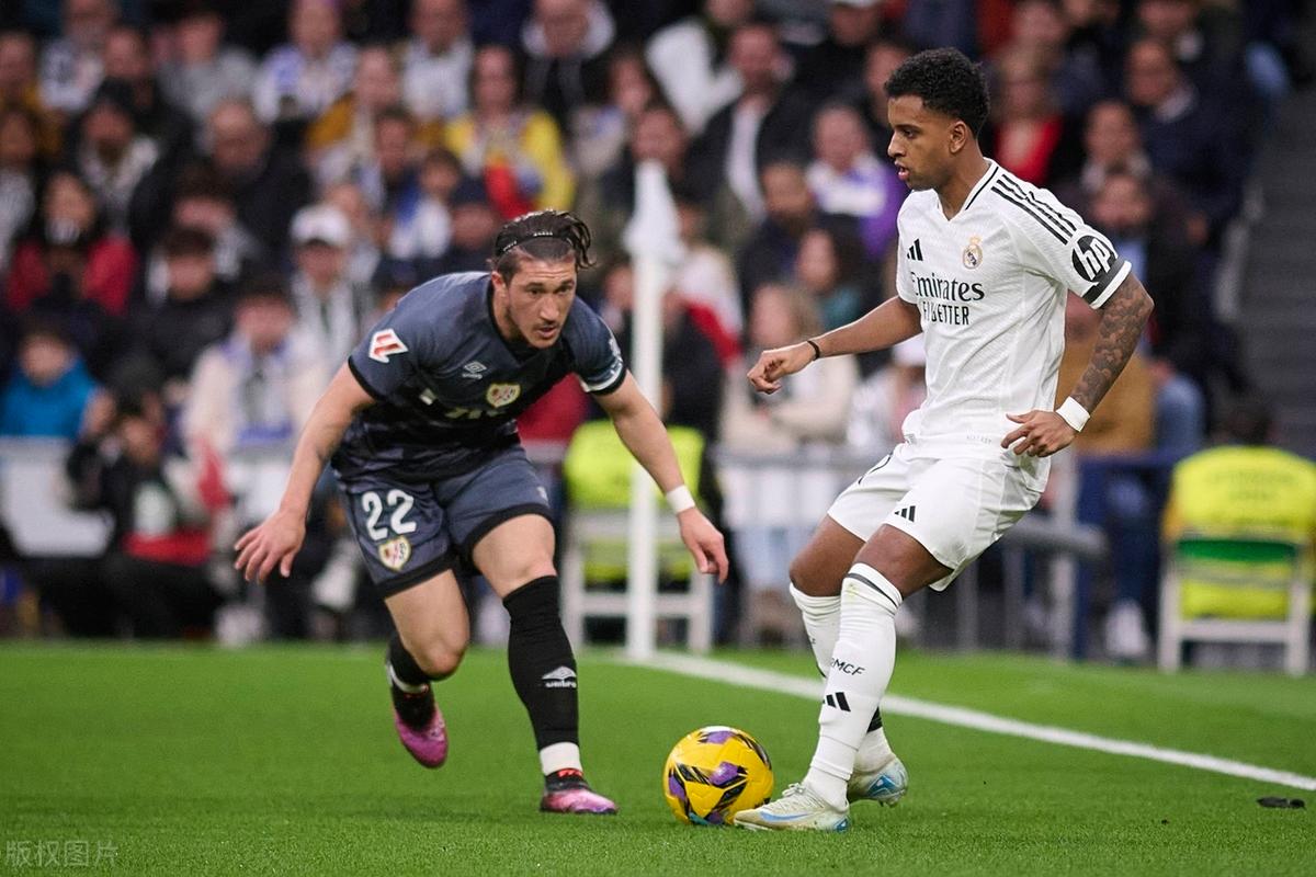 关于皇家马德里后卫回归赛场,球队士气大增的信息 关于皇家马德里后卫回归赛场,球队士气大增的信息