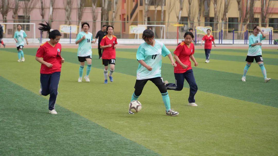 爱游戏app-足球女队比拼实力赛场精彩纷呈