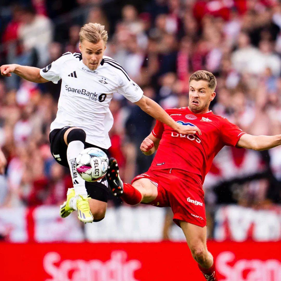 爱游戏体育官网-罗森博格主场全胜，成功晋级淘汰战