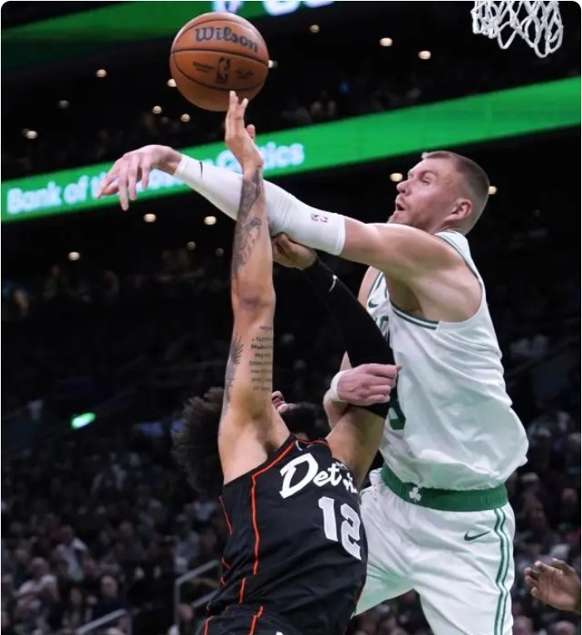 爱游戏app-公牛主场艰难击败凯尔特人，球队跻身东部前八