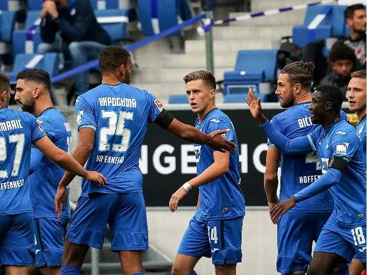 爱游戏网页版-沙尔克客场告负，战绩徘徊在中游位置的简单介绍