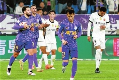 爱游戏-天津队主帅频繁轮换，球员表现不稳定的简单介绍