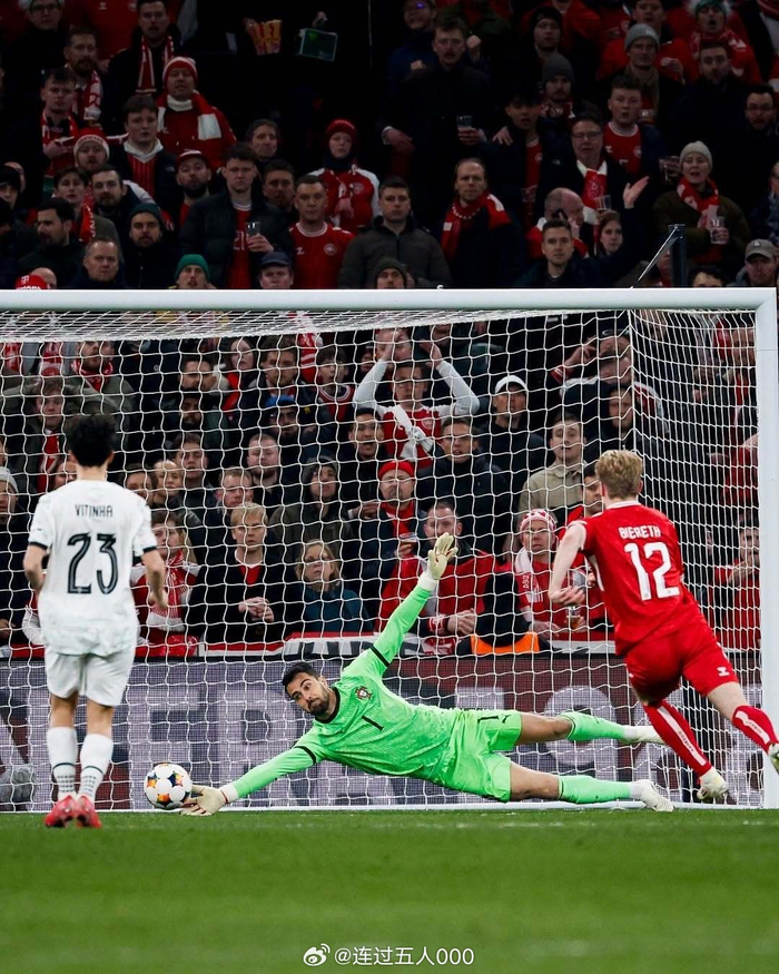 爱游戏官网-斯特拉斯堡队门将扑出关键点球，帮助球队保持不败