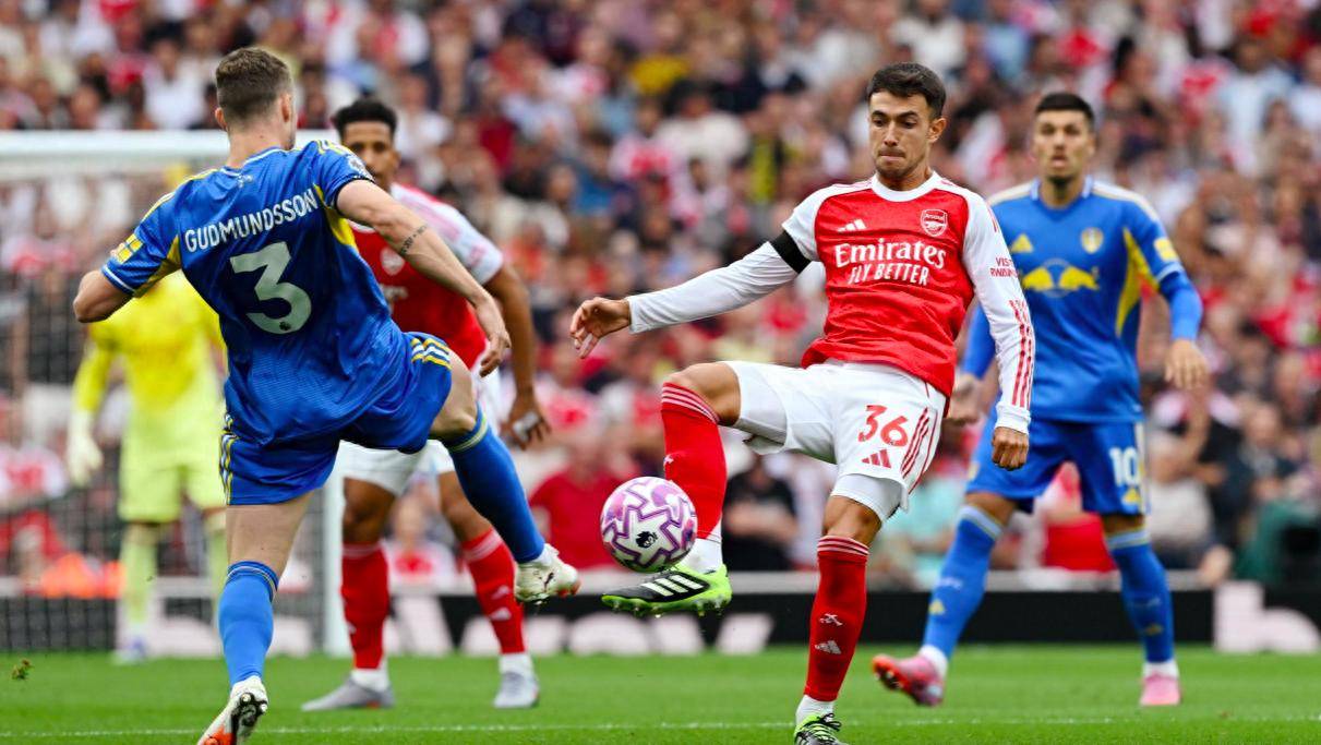 阿森纳在比赛中遭遇不利局面 阿森纳在比赛中遭遇不利局面