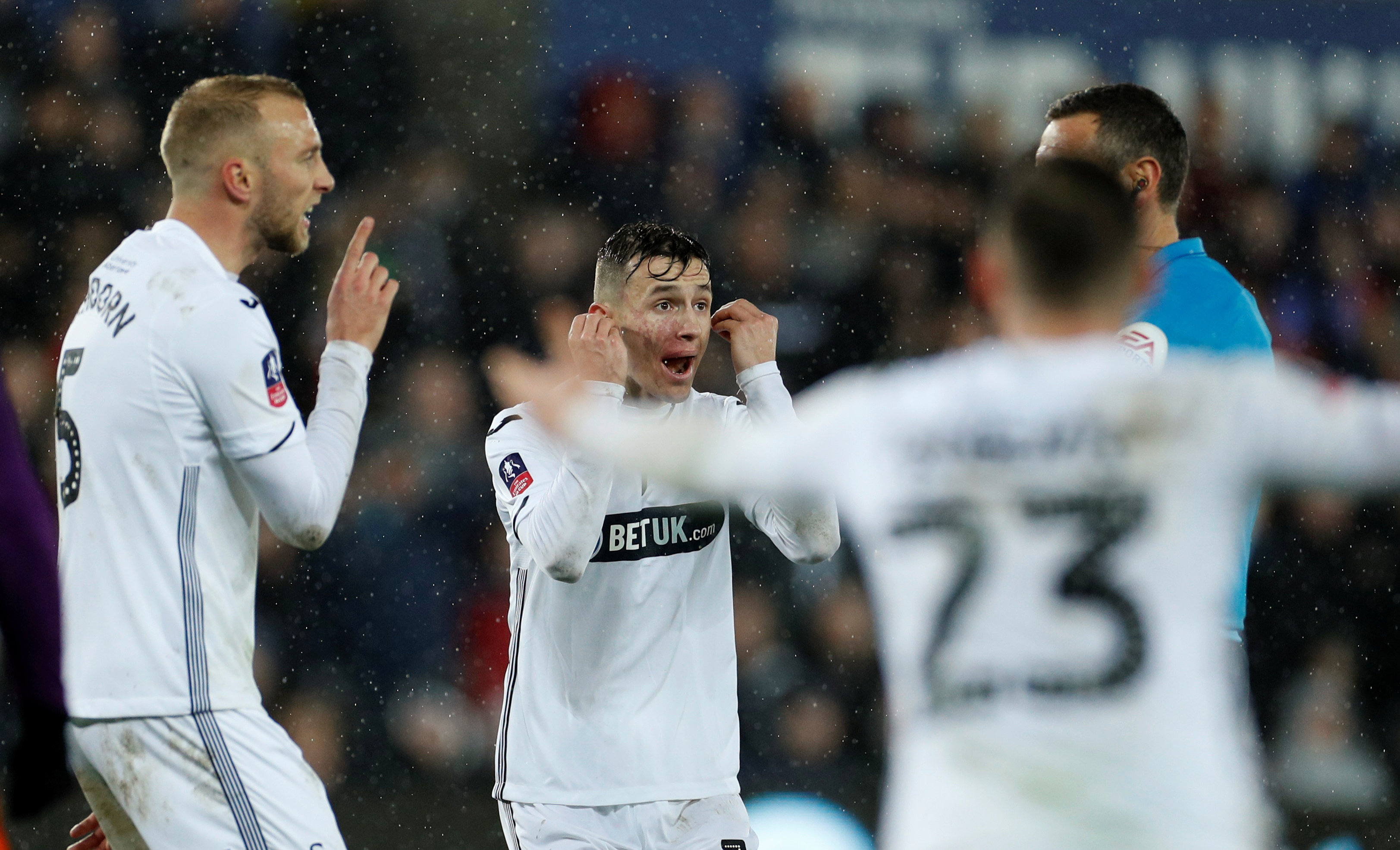 爱游戏亚洲官网-开曼群岛队在比赛中实现逆转