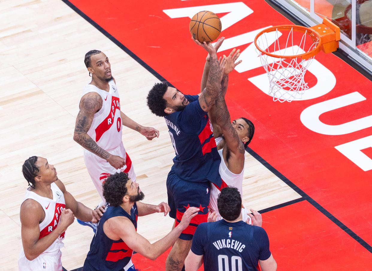 猛龙主场大胜活塞,取得两连胜 猛龙主场大胜活塞,取得两连胜